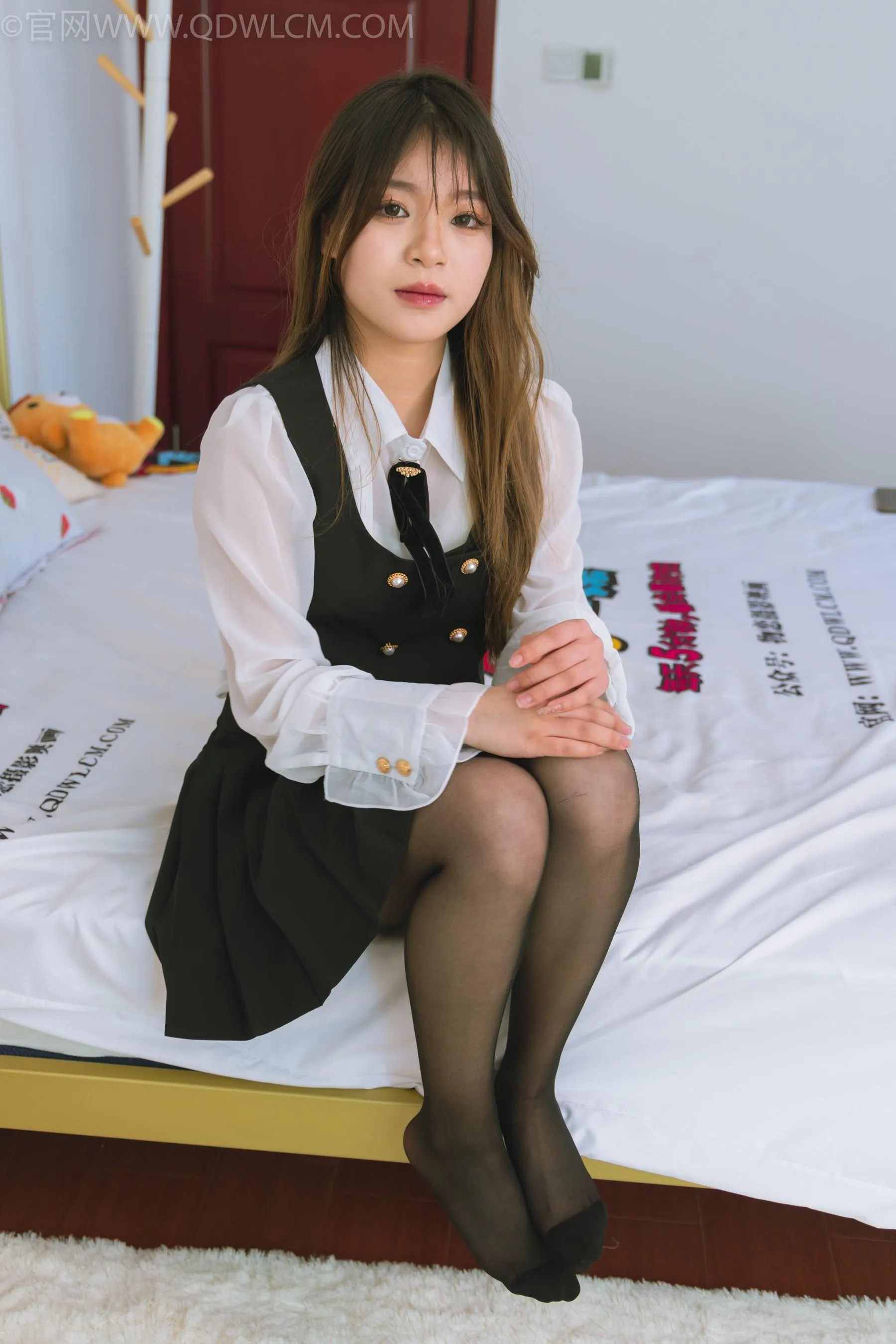 物恋传媒 NO.1517 闪闪-黑白中闪耀 [151P]插图6